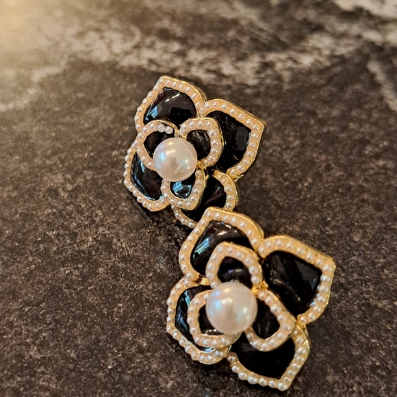 Earrings - Picture 3 of 5